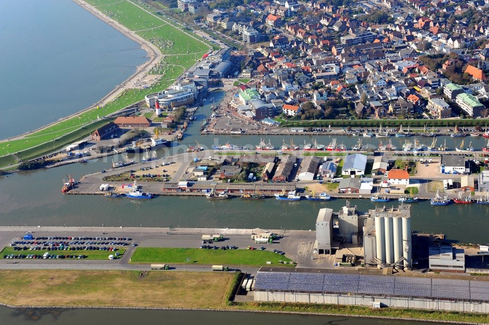 Aerial photograph Büsum - Town View of the streets and houses of the residential areas behind the two harbour basins in Buesum in the state Schleswig-Holstein