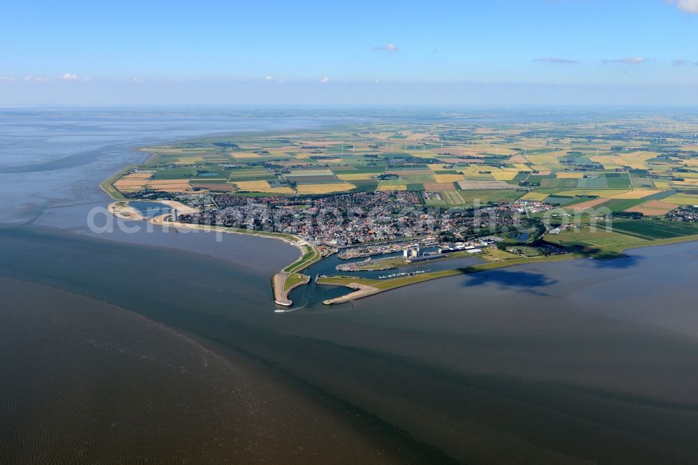 Aerial image Büsum - Town View of the streets and houses of the residential areas in Buesum and the Wadden Sea in the state Schleswig-Holstein