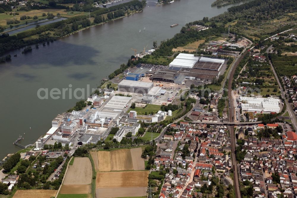 Budenheim from above - Cityscape of Budenheim in the state of Rhineland-Palatinate, a specialized manufacturing company for phosphate. In 2012 the factory at the river Rhine employed about 680 people and there were produced about 1000 items with a total of approx. 230,000 tonnes