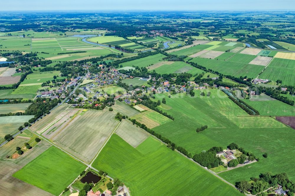 Burweg from the bird's eye view: Town View of the streets and houses of the residential areas in Burweg in the state Lower Saxony, Germany