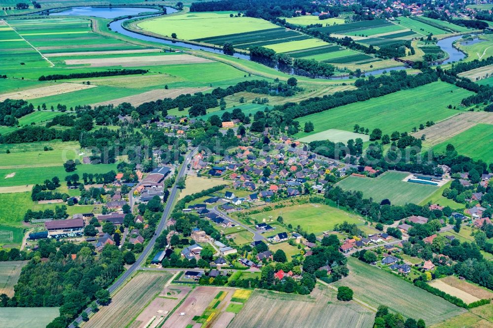 Aerial photograph Burweg - Town View of the streets and houses of the residential areas in Burweg in the state Lower Saxony, Germany