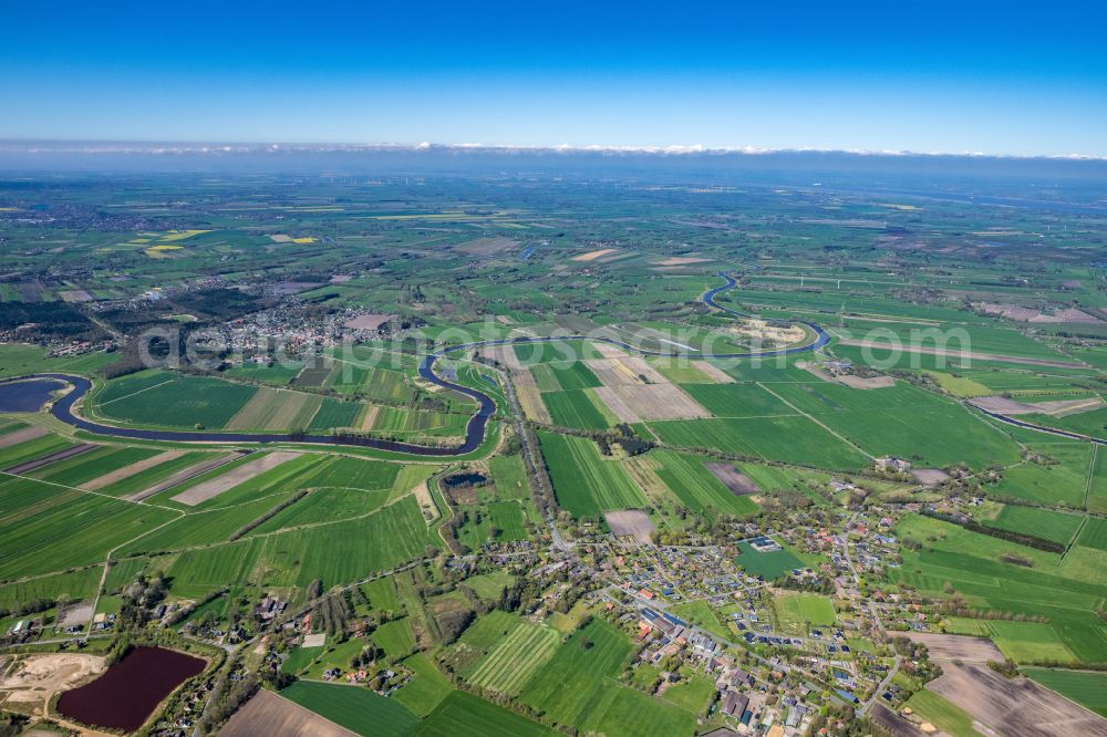 Aerial image Burweg - Town View of the streets and houses of the residential areas in Burweg in the state Lower Saxony, Germany