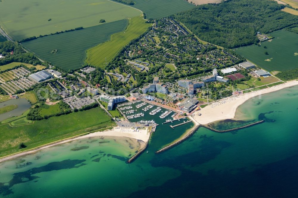 Aerial photograph Damp - Town view of the streets and houses of the residential areas in Damp with nearby fields at the coastline of the baltic sea in the state Schleswig-Holstein