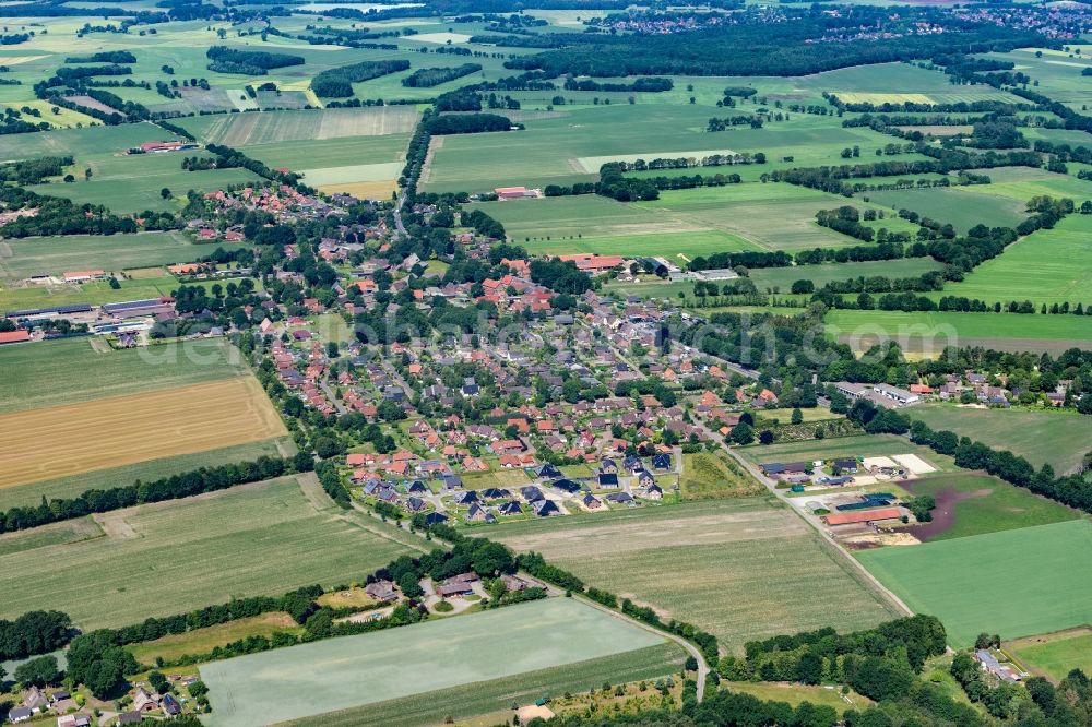 Aerial image Düdenbüttel - Town View of the streets and houses of the residential areas in Duedenbuettel in the state Lower Saxony, Germany