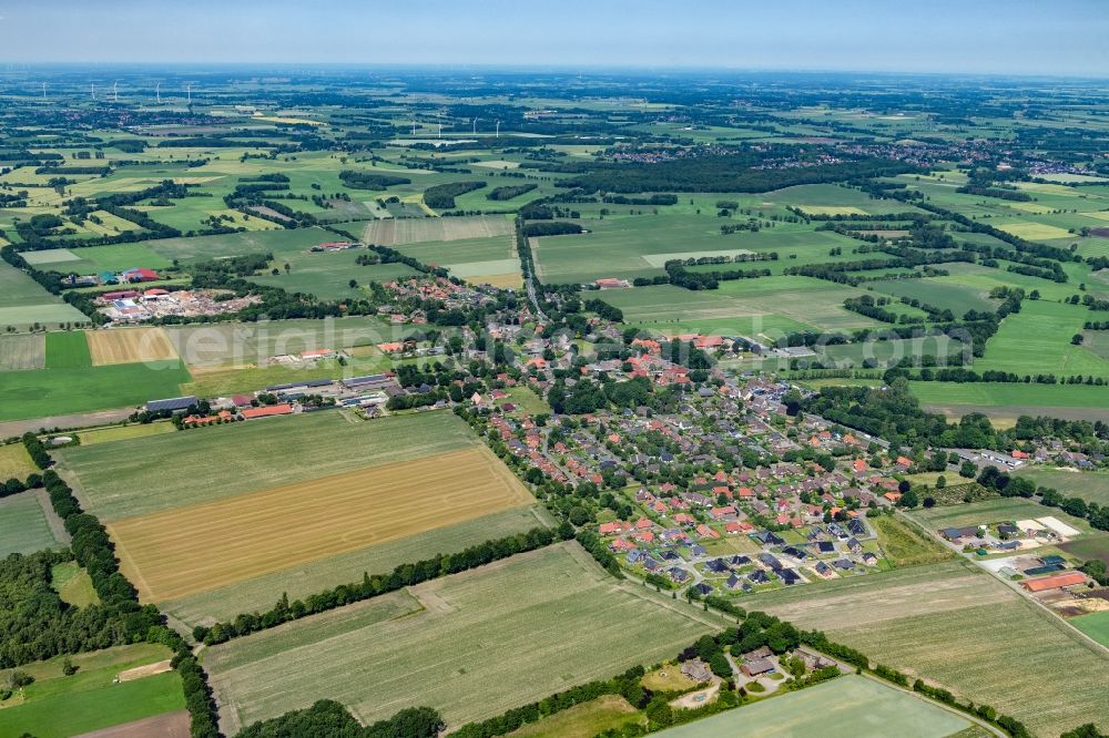 Aerial photograph Düdenbüttel - Town View of the streets and houses of the residential areas in Duedenbuettel in the state Lower Saxony, Germany