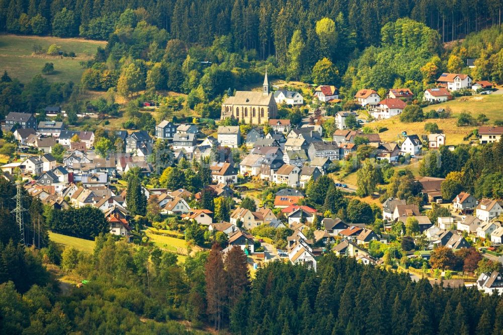 Dermbach from the bird's eye view: Town View of the streets and houses of the residential areas in Dermbach in the state Rhineland-Palatinate, Germany