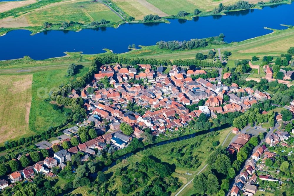 Dömitz from the bird's eye view: Town view of the streets and houses of the residential areas in Doemitz an der Elbe in the state Mecklenburg-Western Pomerania, Germany