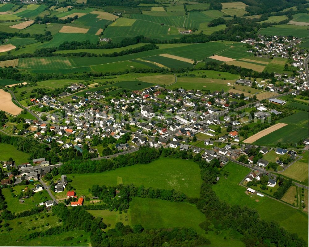 Aerial image Dorchheim - Town View of the streets and houses of the residential areas in Dorchheim in the state Hesse, Germany