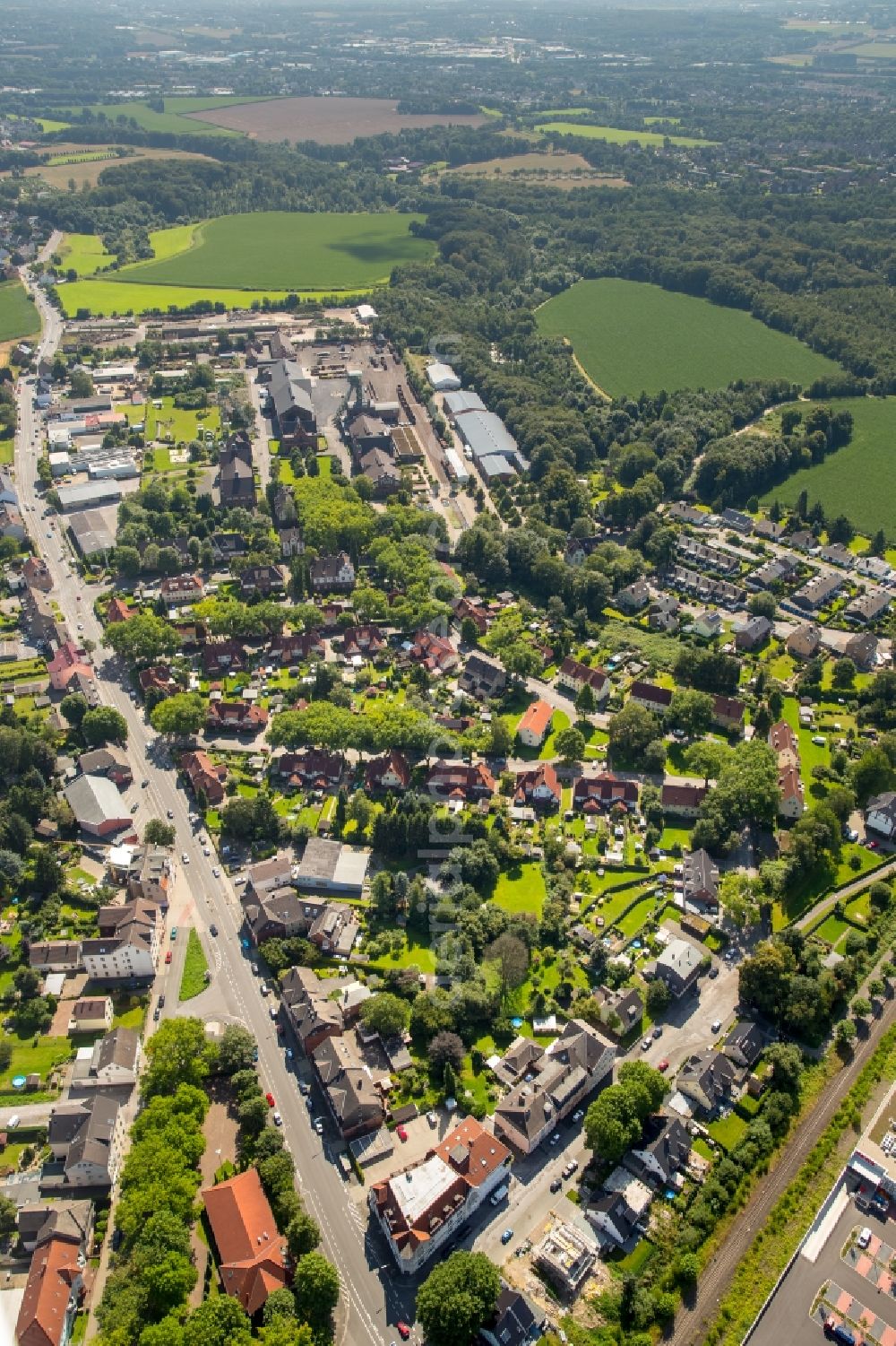 Dortmund from the bird's eye view: Town View of the streets and houses of the residential areas in Dortmund-Boevinghausen in the state North Rhine-Westphalia