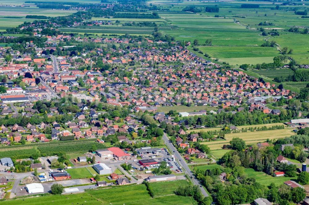 Aerial image Drochtersen - Town View of the streets and houses of the residential areas in Drochtersen in the state Lower Saxony, Germany