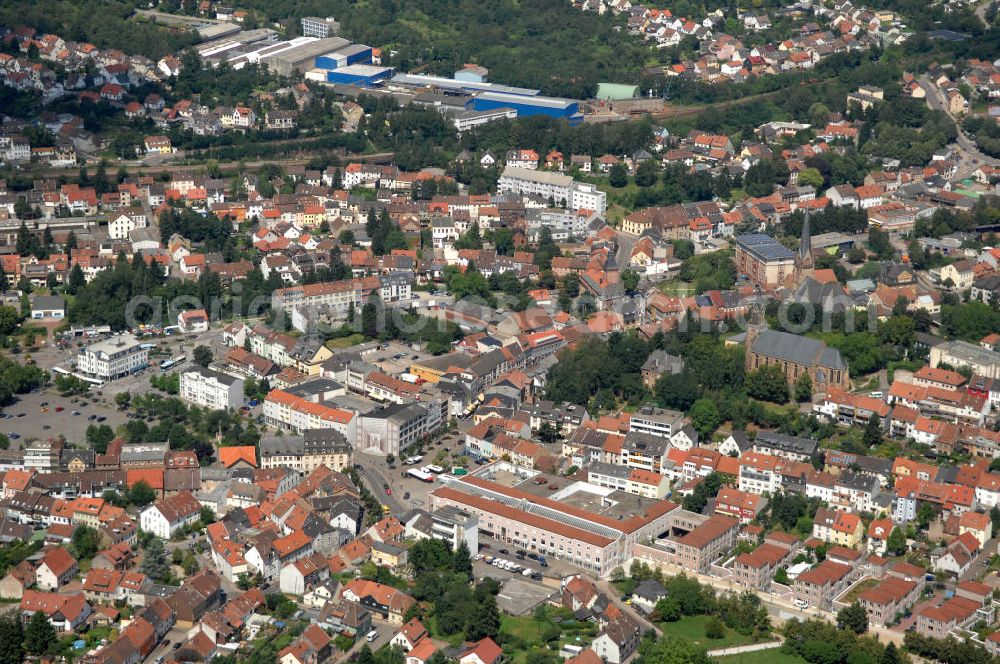 Saarbrücken from above - Ortsansicht von Dudweiler, einem Stadteil der Saarländischen Landeshauptstadt Saarbrücken. Im Jahr 977 wurde Dudweiler zum ersten Mal urkundlich erwähnt und 1974 wurde in Saarbrücken eingemeindet. Kontakt: Am Markt 1, 66125 Dudweiler, Tel. 06897 / 91 97 98 4, cvd@dudweiler-saar.de