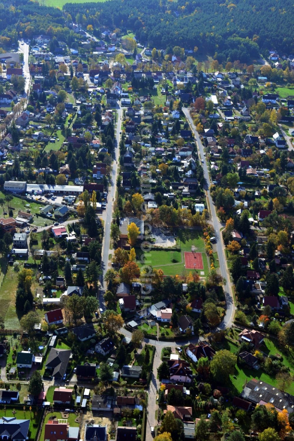 Senzig from the bird's eye view: Townscape family house - residential area on Krimnicksee in Senzig in Brandenburg