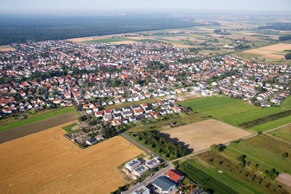 Aerial image Einhausen - Town View of the streets and houses of the residential areas in Einhausen in the state Hesse, Germany