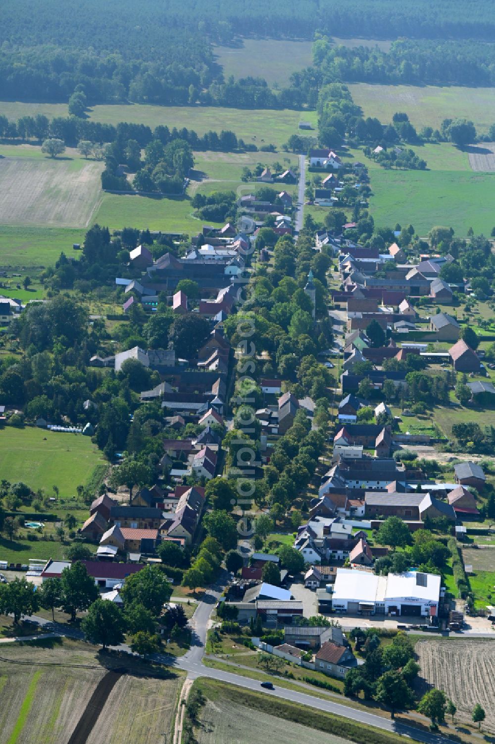 Aerial photograph Betten - City view of the streets and houses of the residential areas along Dorfstrasse in Betten in the state Brandenburg, Germany