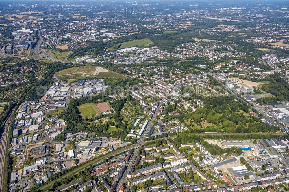 Bochum from the bird's eye view: Town View of the streets and houses of the residential areas along the Dorstener Strasse in the district Hamme in Bochum in the state North Rhine-Westphalia, Germany