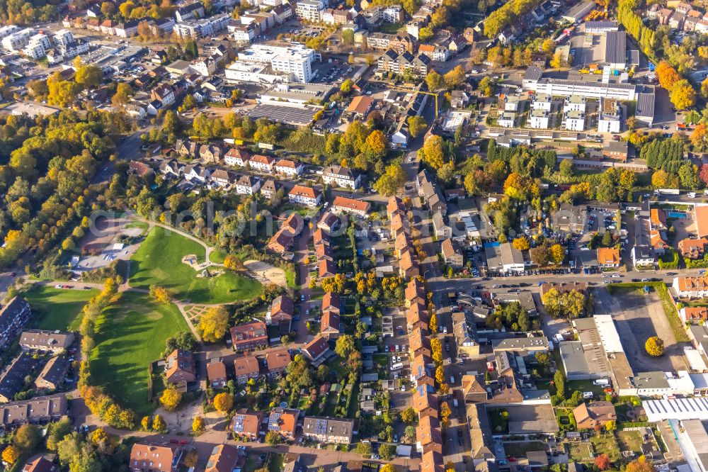 Aerial image Gladbeck - Town View of the streets and houses of the residential areas along the Landstrasse in Gladbeck at Ruhrgebiet in the state North Rhine-Westphalia, Germany