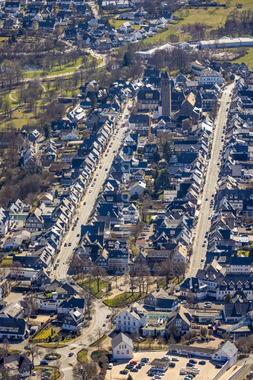 Schmallenberg from the bird's eye view: Town View of the streets and houses of the residential areas along the East road and West road in Schmallenberg at Sauerland in the state North Rhine-Westphalia, Germany