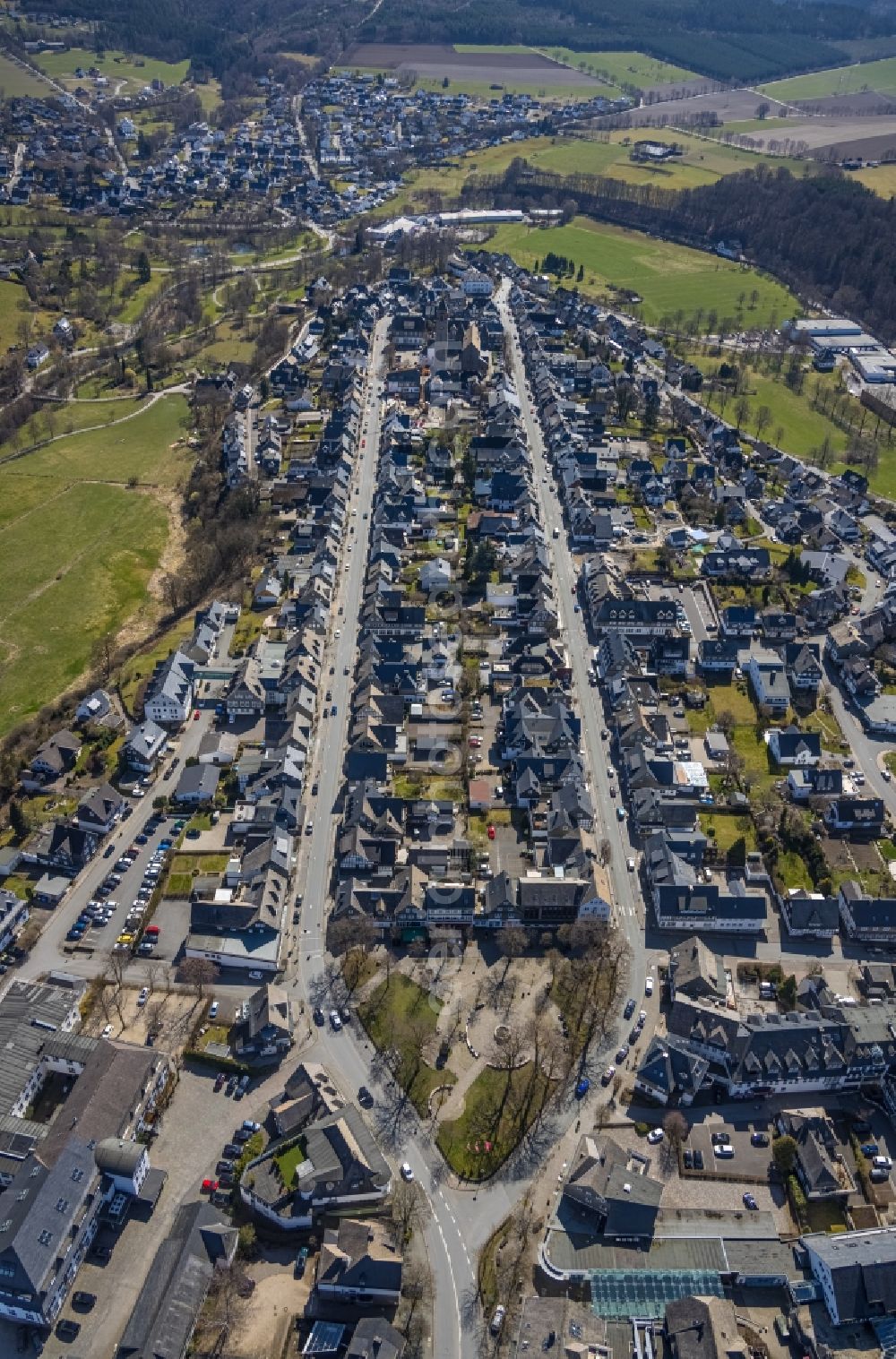 Aerial photograph Schmallenberg - Town View of the streets and houses of the residential areas along the East road and West road in Schmallenberg at Sauerland in the state North Rhine-Westphalia, Germany