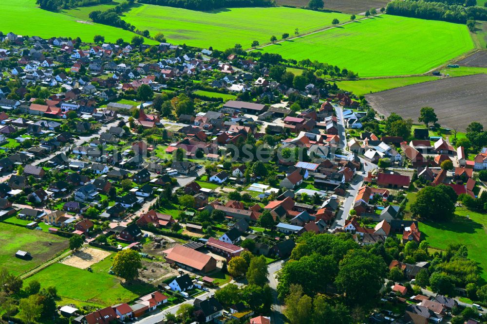 Bergfeld from the bird's eye view: Town View of the streets and houses of the residential areas along the street Ratje in Bergfeld in the state Lower Saxony, Germany