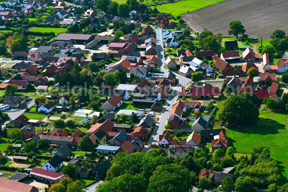 Aerial image Bergfeld - Town View of the streets and houses of the residential areas along the street Ratje in Bergfeld in the state Lower Saxony, Germany