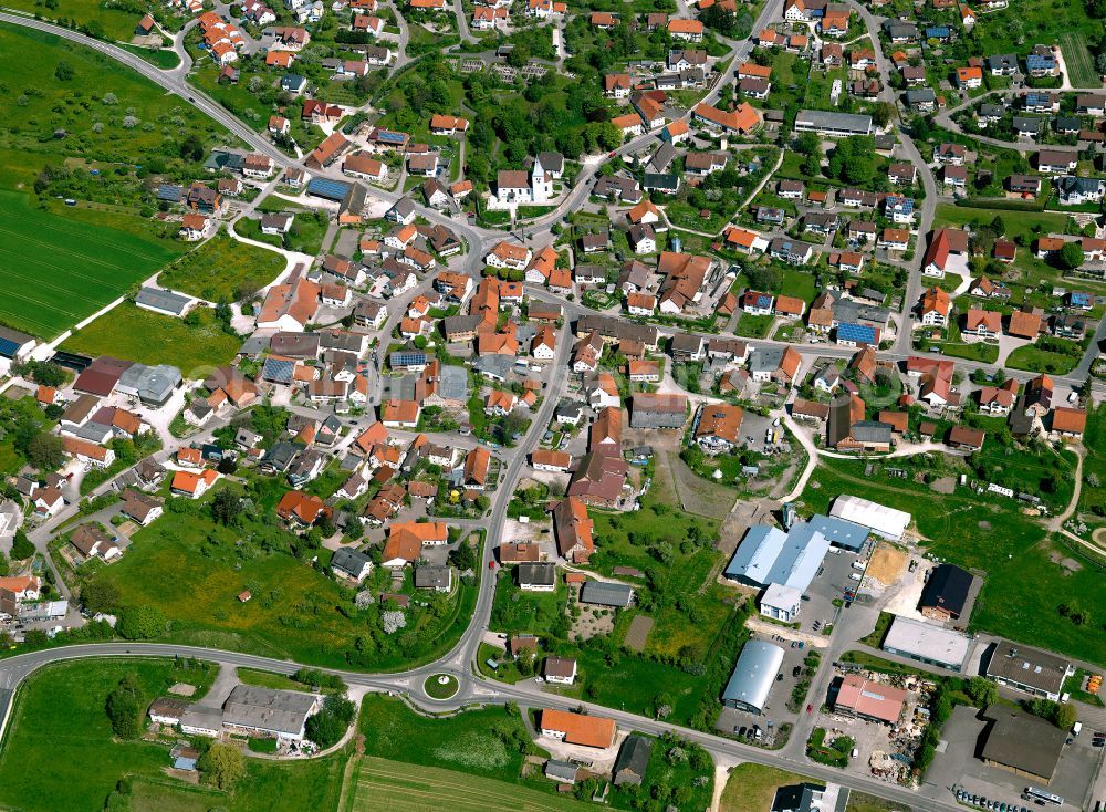 Erbach from the bird's eye view: Town View of the streets and houses of the residential areas in Erbach in the state Baden-Wuerttemberg, Germany