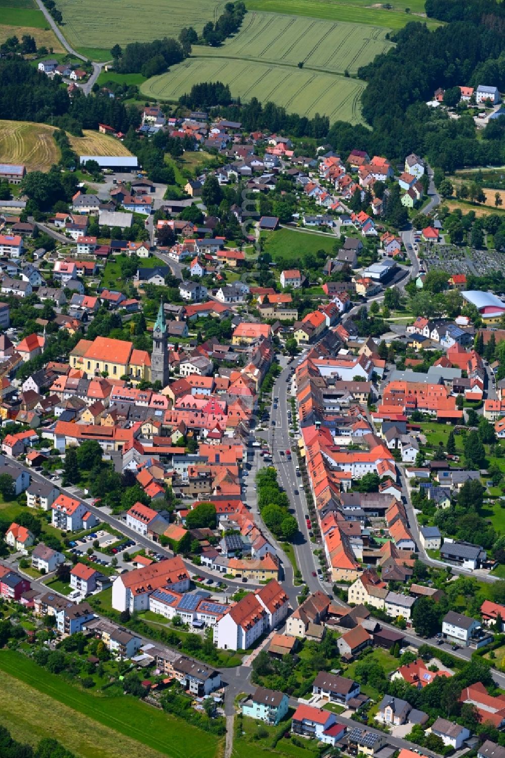 Erbendorf from the bird's eye view: Town View of the streets and houses of the residential areas in Erbendorf in the state Bavaria, Germany