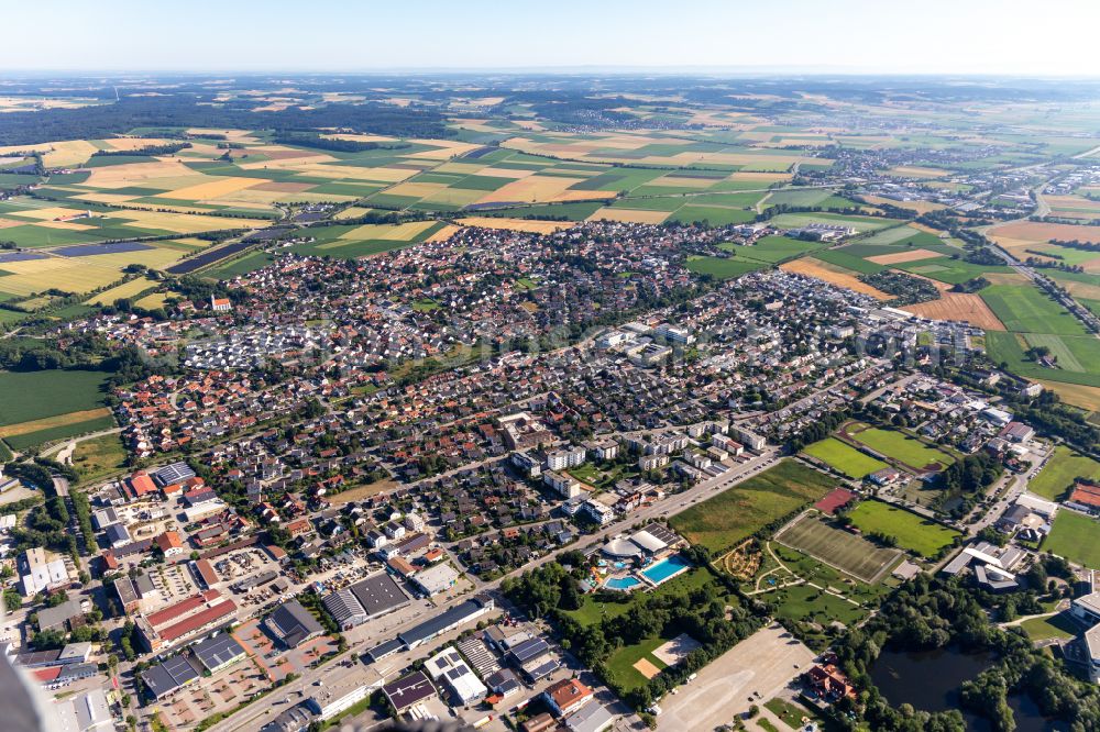 Ergolding from the bird's eye view: Town View of the streets and houses of the residential areas in Ergolding in the state Bavaria, Germany