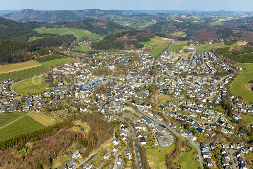 Eslohe (Sauerland) from above - Town View of the streets and houses of the residential areas in Eslohe (Sauerland) in the state North Rhine-Westphalia, Germany