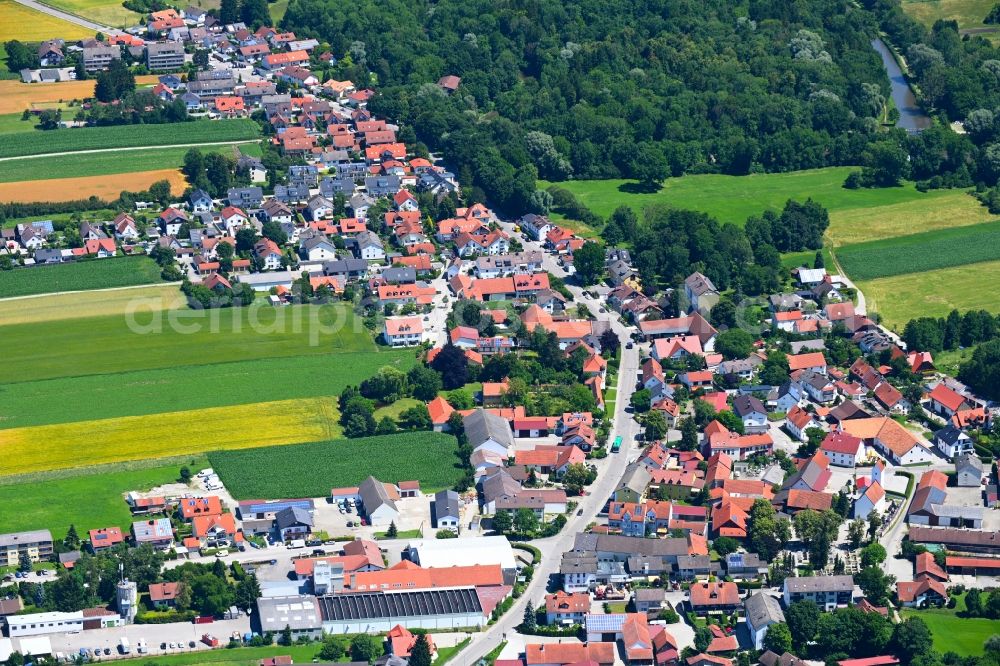 Esting from the bird's eye view: Town View of the streets and houses of the residential areas in Esting in the state Bavaria, Germany