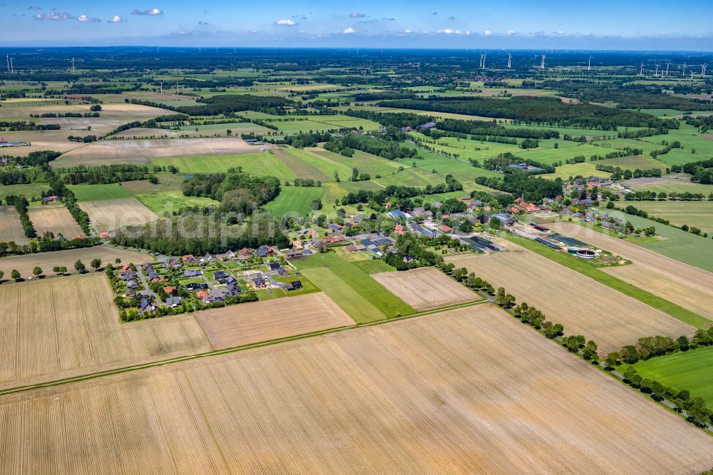 Aerial image Farven - Town View of the streets and houses of the residential areas in Farven in the state Lower Saxony, Germany