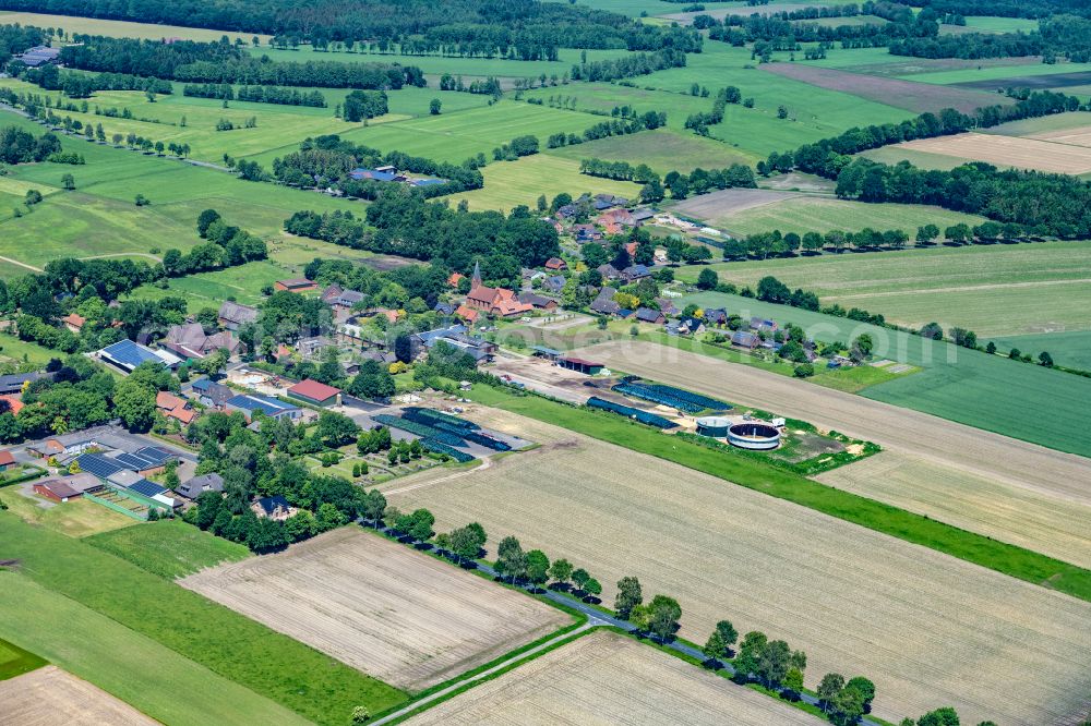 Farven from the bird's eye view: Town View of the streets and houses of the residential areas in Farven in the state Lower Saxony, Germany