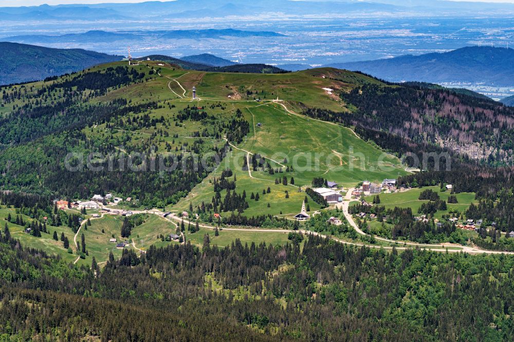 Feldberg (Schwarzwald) from the bird's eye view: Town View of the streets and houses of the residential areas in Feldberg (Schwarzwald) in the state Baden-Wurttemberg, Germany