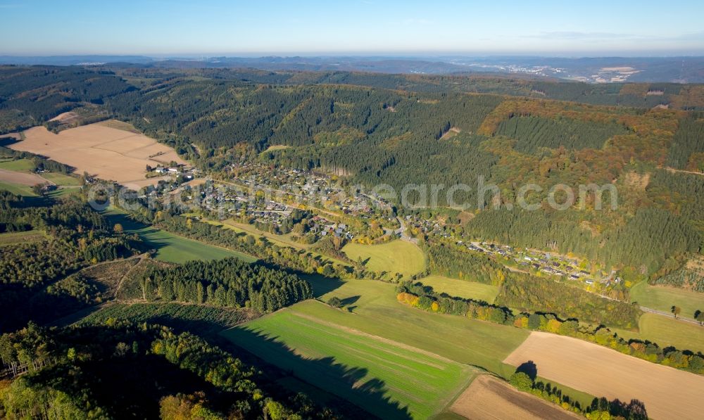 Frenkhausen from above - Town View of the streets and houses of the residential areas in Frenkhausen in the state North Rhine-Westphalia