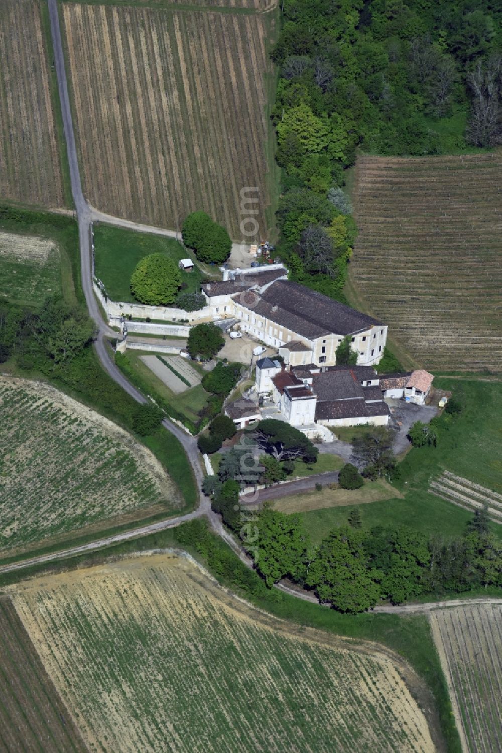 Aerial photograph Fronsac - Town View of the streets and houses of the residential areas in Fronsac in Aquitaine Limousin Poitou-Charentes, France