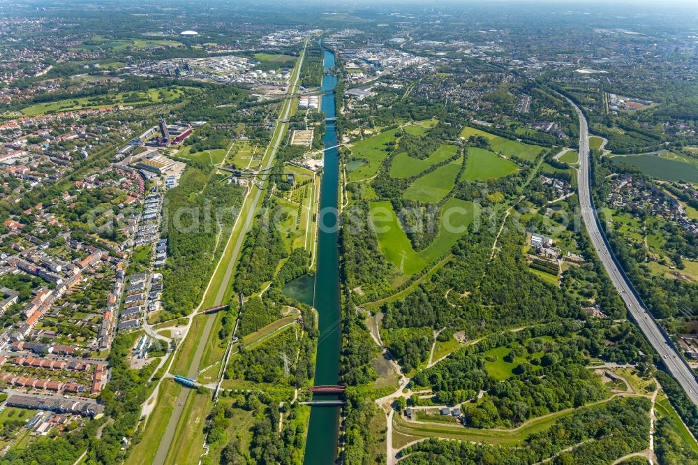 Gelsenkirchen from above - Town View of the streets and houses of the residential areas along the Rhein-Herne-Kanals and at the Nordsternpark in the district Horst in Gelsenkirchen at Ruhrgebiet in the state North Rhine-Westphalia, Germany