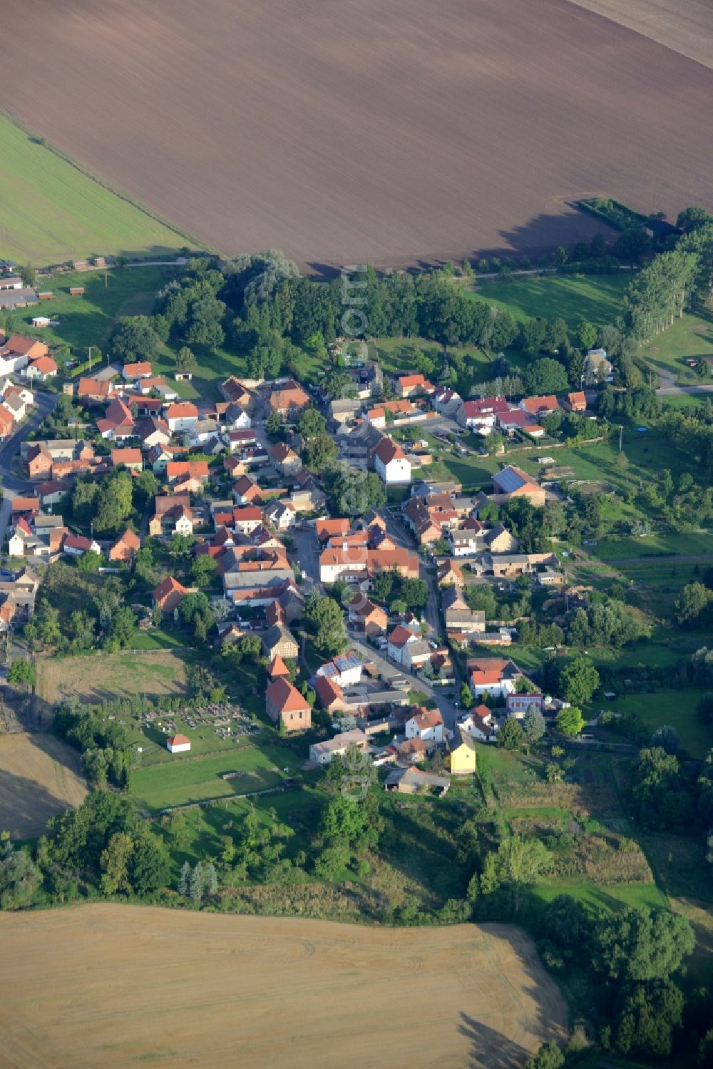 Aerial image Borxleben - View of the borough of Borxleben in the state of Thuringia. The village consists of residential houses and farms and is surrounded by agricultural fields and trees