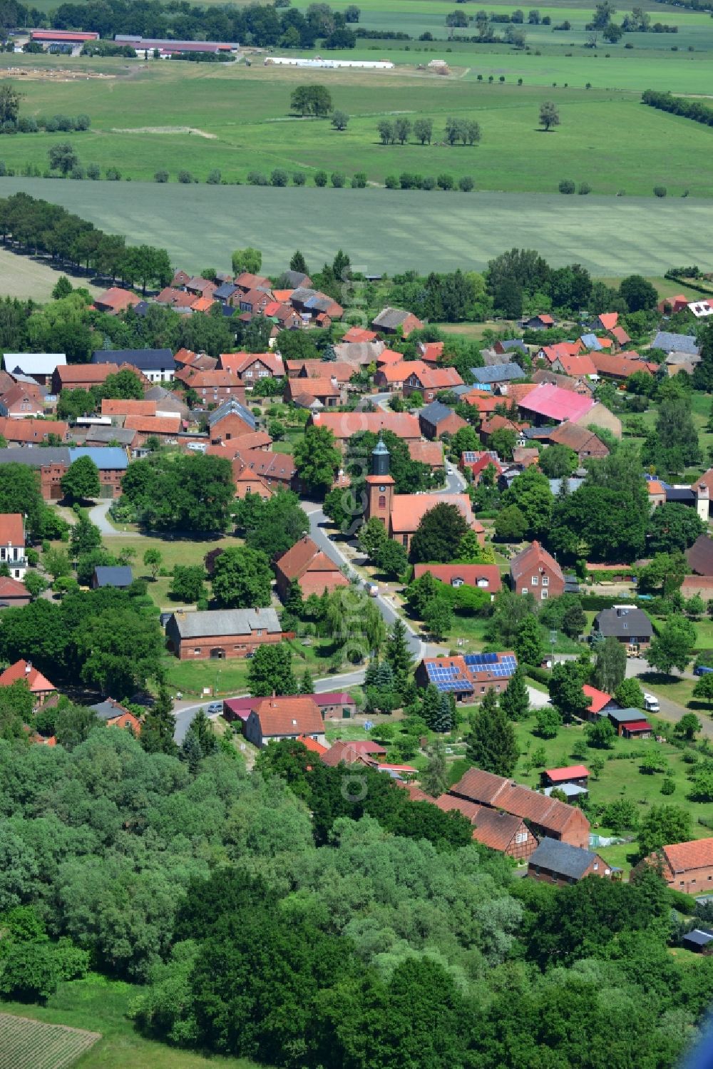 Aerial photograph Rühstädt - View of the borough of Ruehstaedt in the state of Brandenburg. The village is located in the county district of Prignitz, is characterised by small houses and farms and is surrounded by fields and forest