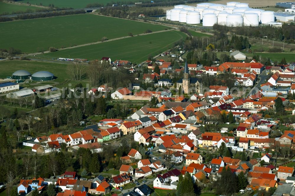 Aerial photograph Emleben - Town view of the streets and houses of the residential areas and the commercial area in Emleben in the state Thuringia, Germany