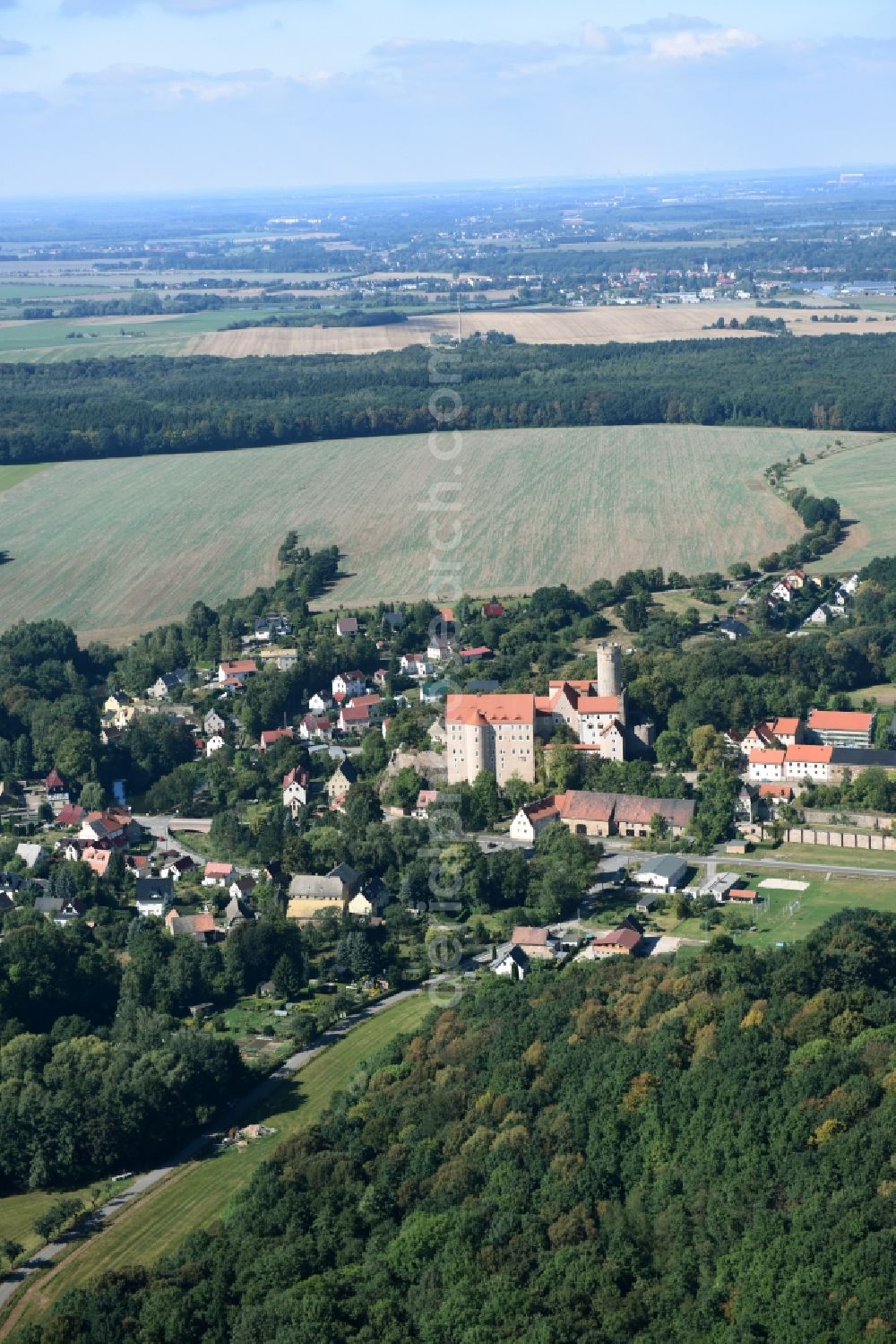 Gnandstein from the bird's eye view: Town View of the streets and houses of the residential areas in Gnandstein in the state Saxony