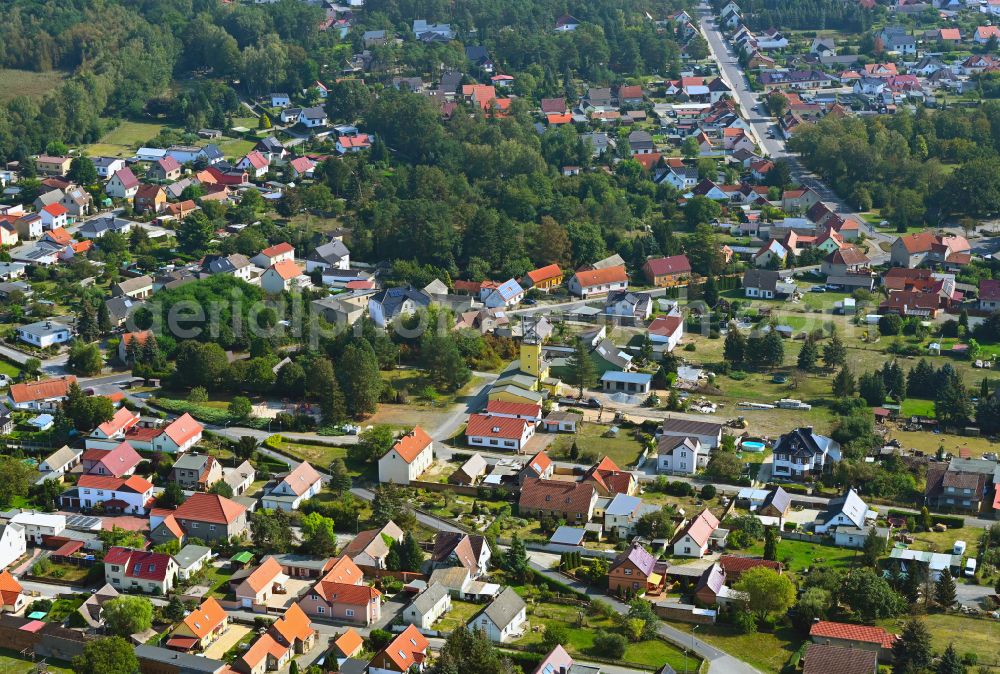 Grünewalde from the bird's eye view: Town View of the streets and houses of the residential areas on street Hakenstrasse in Gruenewalde in the state Brandenburg, Germany