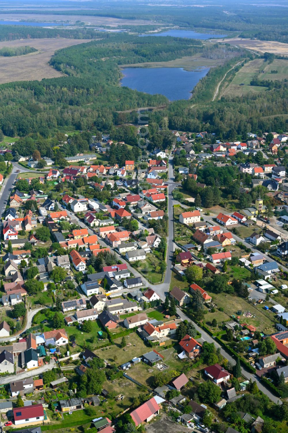 Aerial photograph Grünewalde - Town View of the streets and houses of the residential areas on street Hakenstrasse in Gruenewalde in the state Brandenburg, Germany