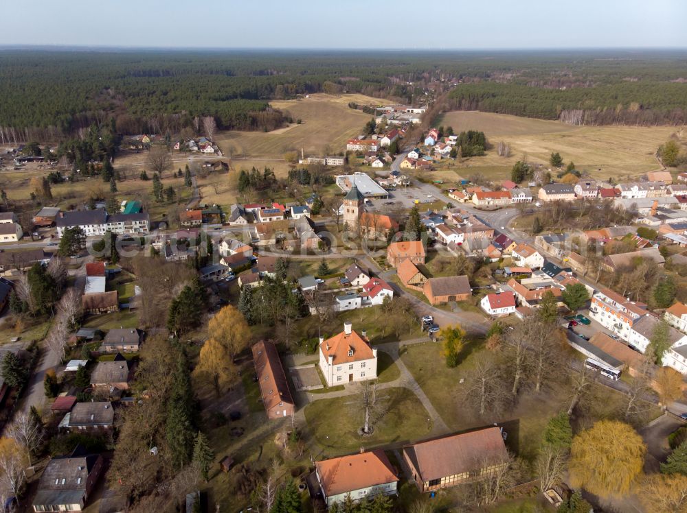 Groß Schönebeck from the bird's eye view: Town View of the streets and houses of the residential areas on street Schlossstrasse in Gross Schoenebeck at Schorfheide in the state Brandenburg, Germany