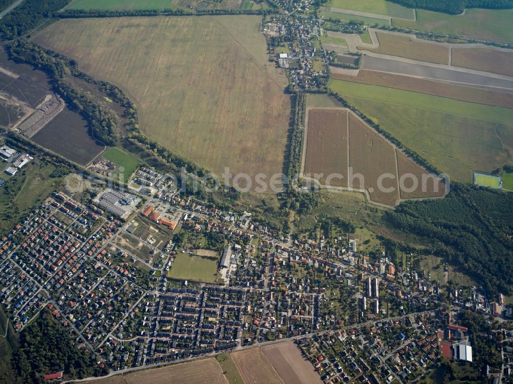 Aerial photograph Großbeeren - View of Grossbeeren in the state of Brandenburg. The residential village with residential buildings, surrounded by agricultural fields