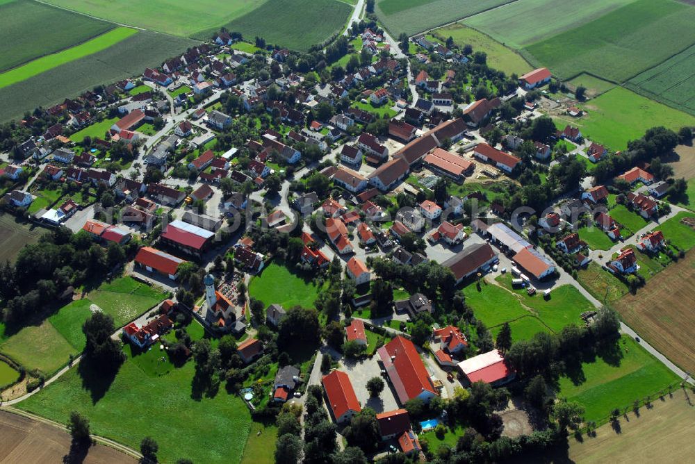 Erdweg / OT Großberghofen from the bird's eye view: Blick auf den Ort Großberghofen der Gemeinde Erdweg.