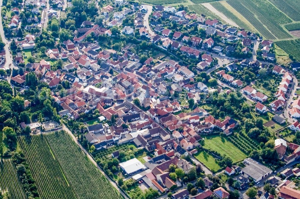 Großkarlbach from the bird's eye view: Town View of the streets and houses of the residential areas in Grosskarlbach in the state Rhineland-Palatinate, Germany