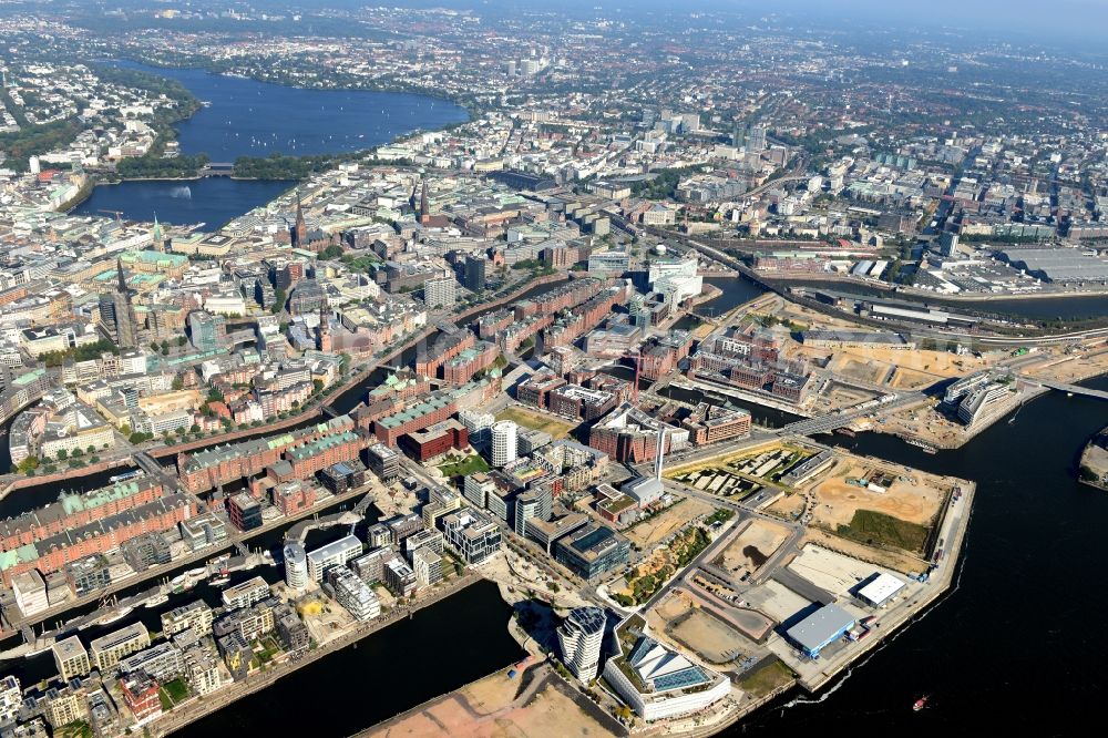 Hamburg from above - Town View of the streets and houses of the residential areas of Hamburg-Altstadt along the course of the river Zollkanal in Hamburg in Germany