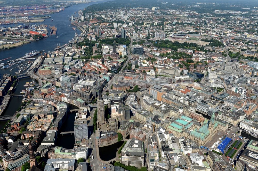 Hamburg from the bird's eye view: Town View of the streets and houses of the residential areas of Hamburg-Altstadt along the course of the river Zollkanal in Hamburg in Germany