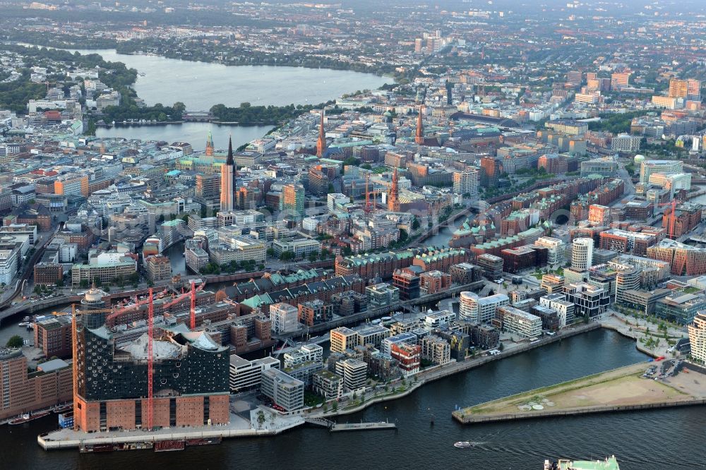 Aerial image Hamburg - Town View of the streets and houses of the residential areas of Hamburg-Altstadt along the course of the river Zollkanal in Hamburg in Germany