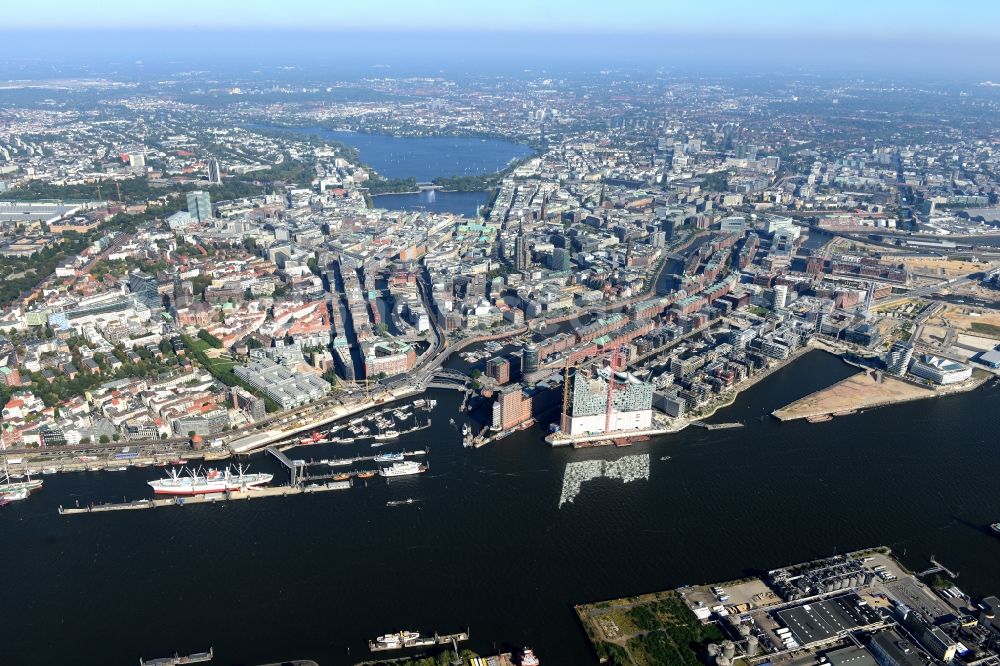 Aerial image Hamburg - Town View of the streets and houses of the residential areas in Hamburg along the course of the river Elbe and the Elbe Philharmonic Hall as well as the historical warehouse district Speicherstadt in Germany