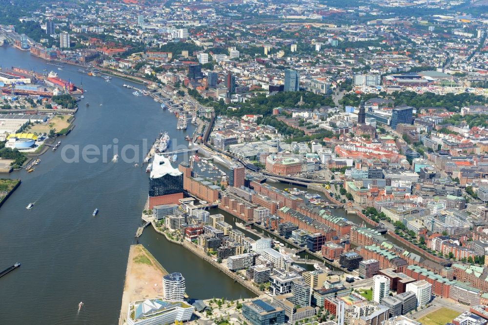 Aerial image Hamburg - Town View of the streets and houses of the residential areas in Hamburg and the Elbe Philharmonic Hall along the course of the river Elbe in Germany